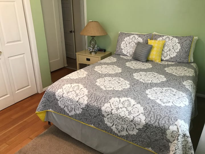 Queen size bed in the larger bedroom