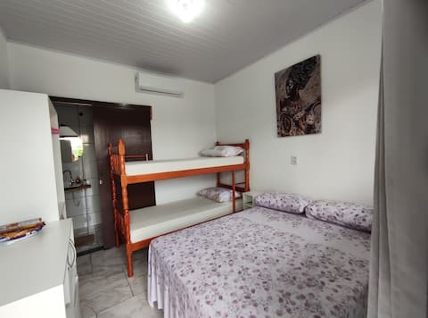 Airbnb em destaque: Penha suite 800 meters from the park em Penha