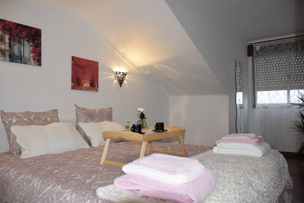 Quarto com cama de casal