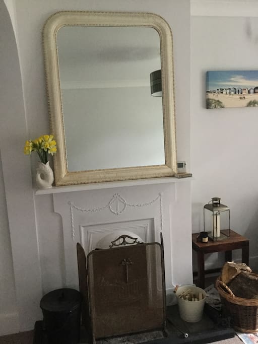 Working fireplace in sitting room