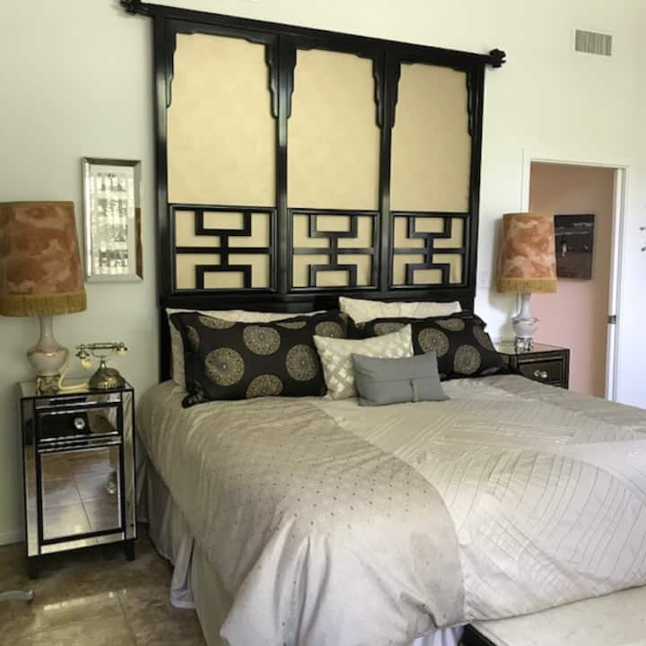 Veľká manželská posteľ v hlavnej posteli