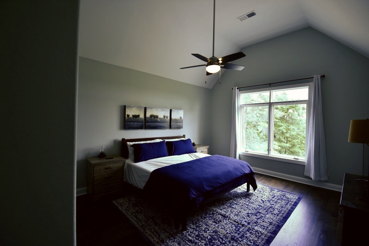 En-Suite King Size Bedroom #1