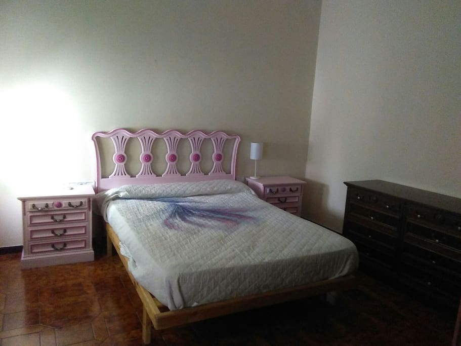 Dormitorio 2. Con cama de matrimonio.