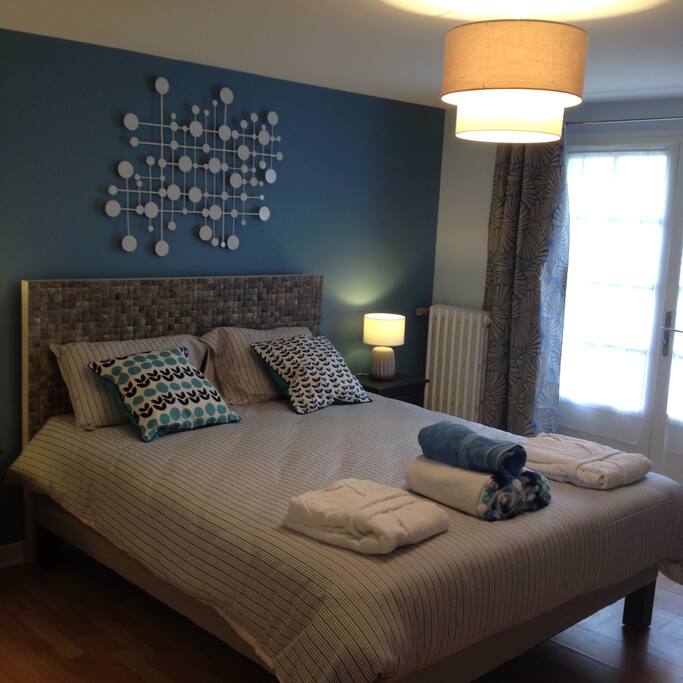 Le lit grand confort 160 cm
Peignoirs