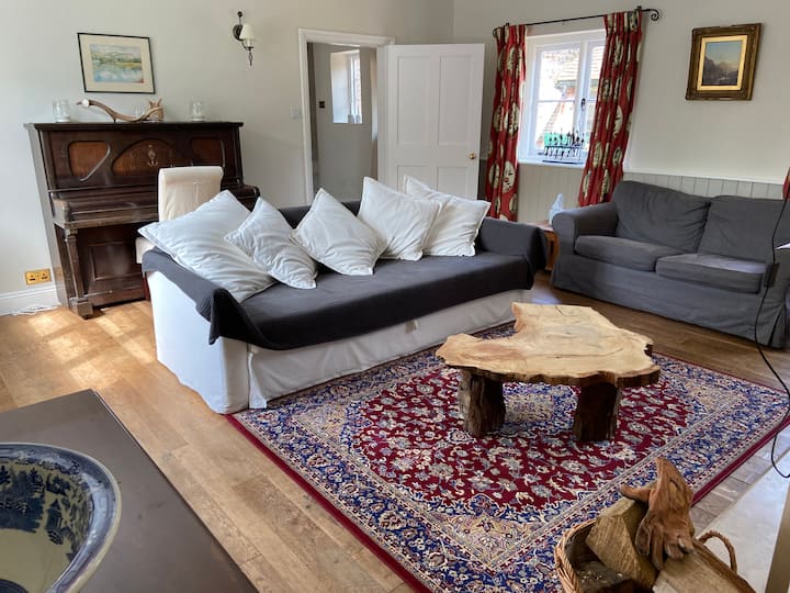 Private Cottage, Part Of Listed Georgian Farmhouse - West Sussex