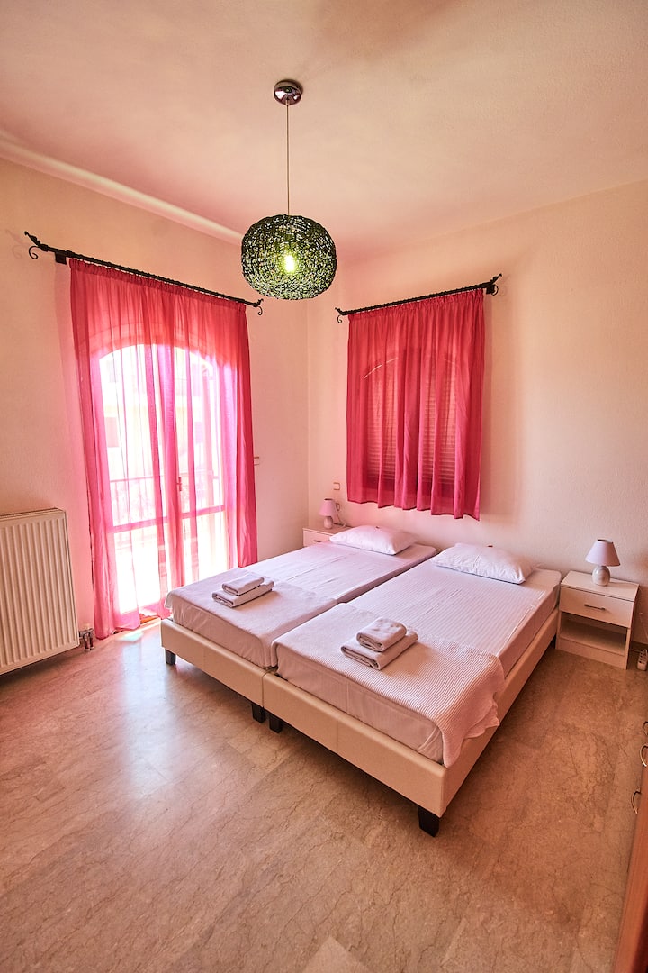 2间卧室， 2张单人床