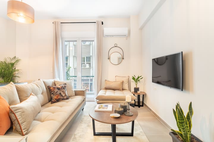 Stylish, 3-brdm Family Apartment near Acropolis!