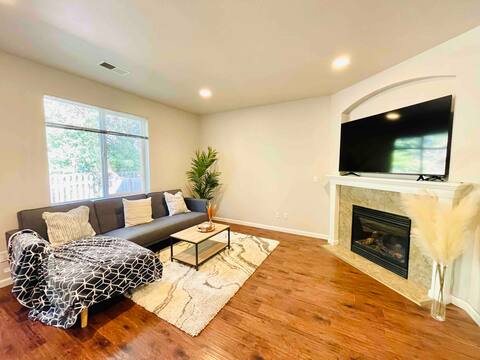 Modern & Beautiful Home Near Airport & Downtown