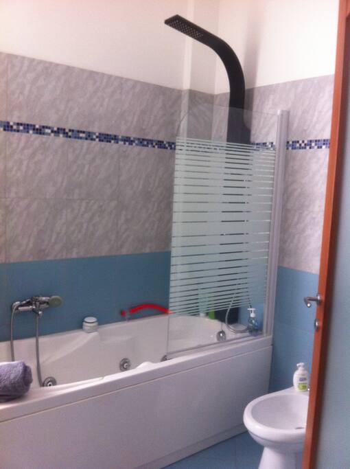 Jacuzzi and hidrojet shower + bidet