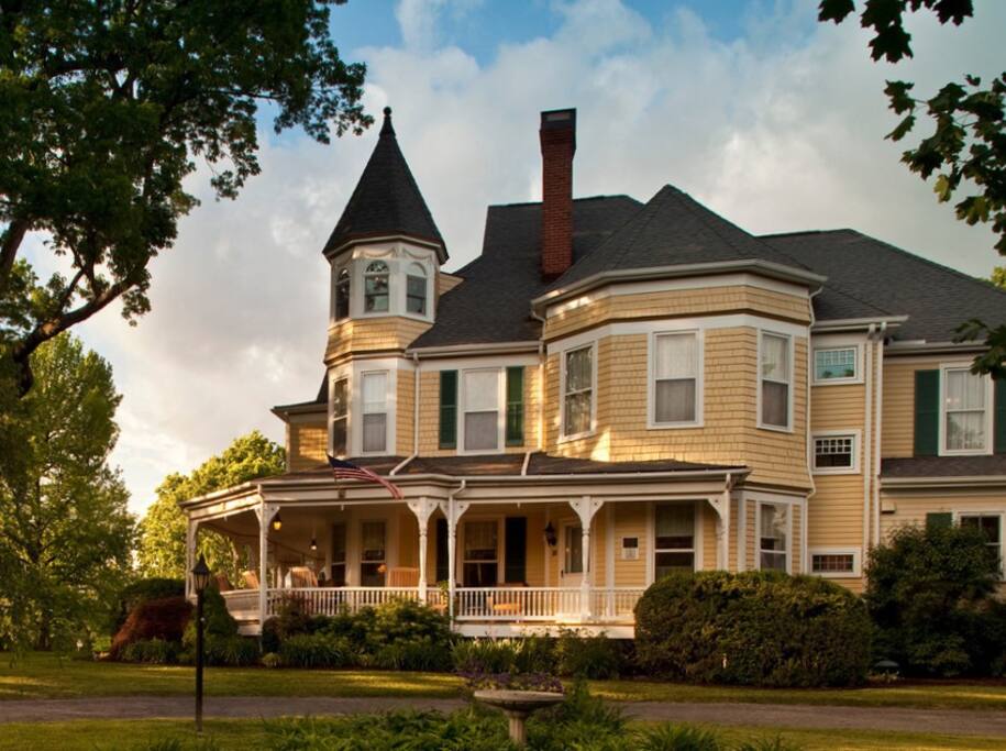 The Oaks Victorian Inn