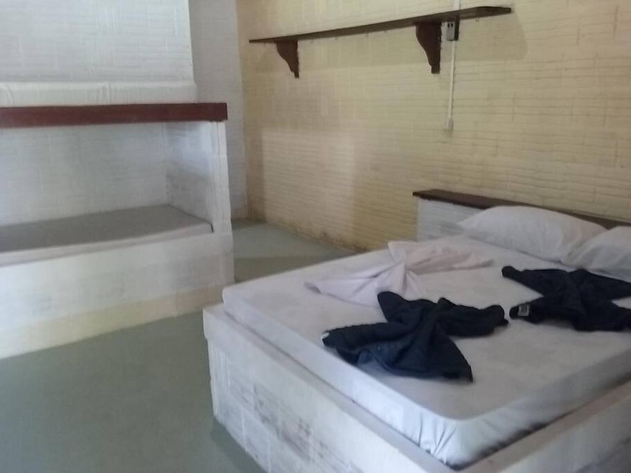 Quarto com cama casal