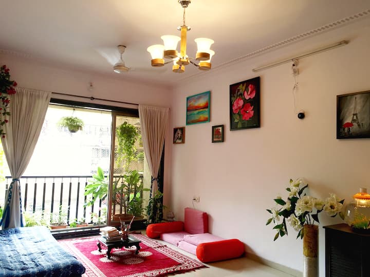 Cozy&comfortable(
nearby infinityMall&Lokhandwala)