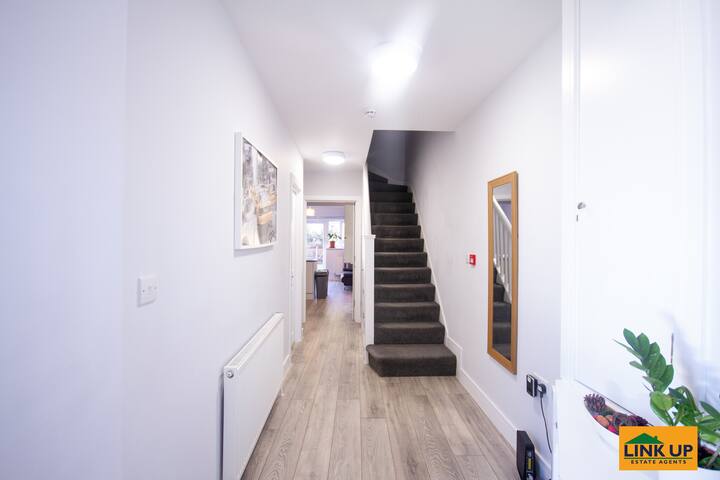 Link Up Estate Agency managed Airbnb listing 1