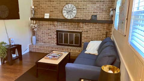 Great Apt close to highway! N INDY *****