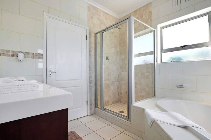 Prestigious Guest Villa gallery image 5