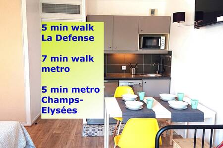 7 min walk Metro Line 1, La Defense, Paris, 4 pers