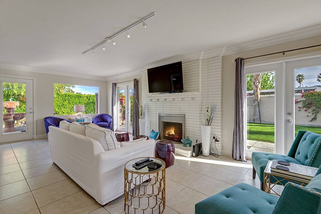 LIVING ROOM TO FRONT DOOR RS