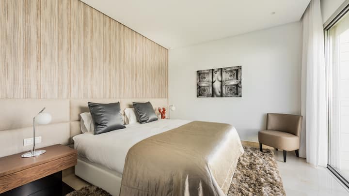 Dormitorio 1 en la planta baja
(la cama puede separarse en 2 individuales)