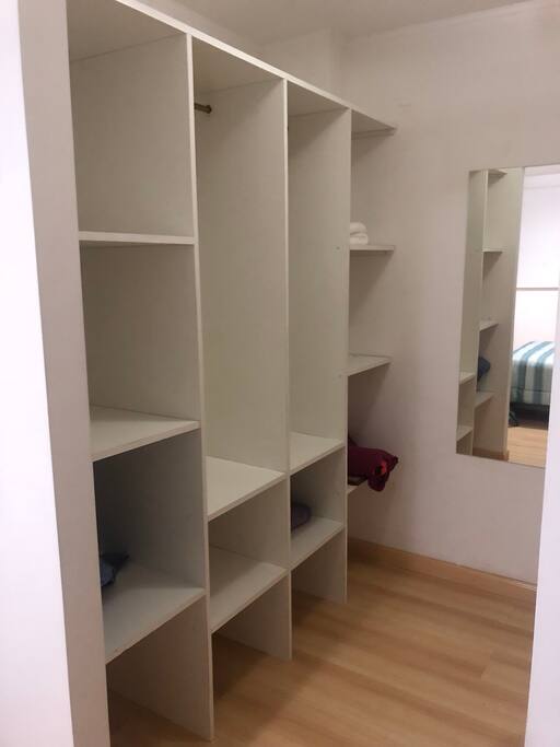Vestidor para organizar tus pertenencias durante tu estadia