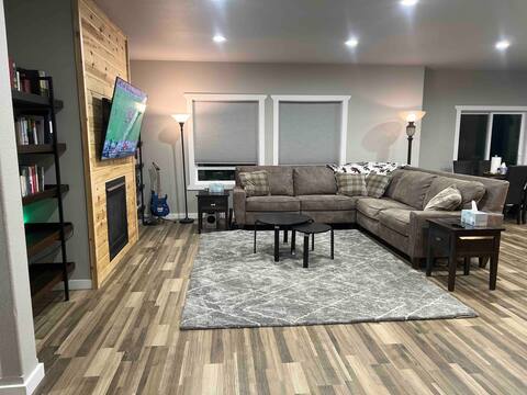 Cozy New Build with Incredible Workspaces
