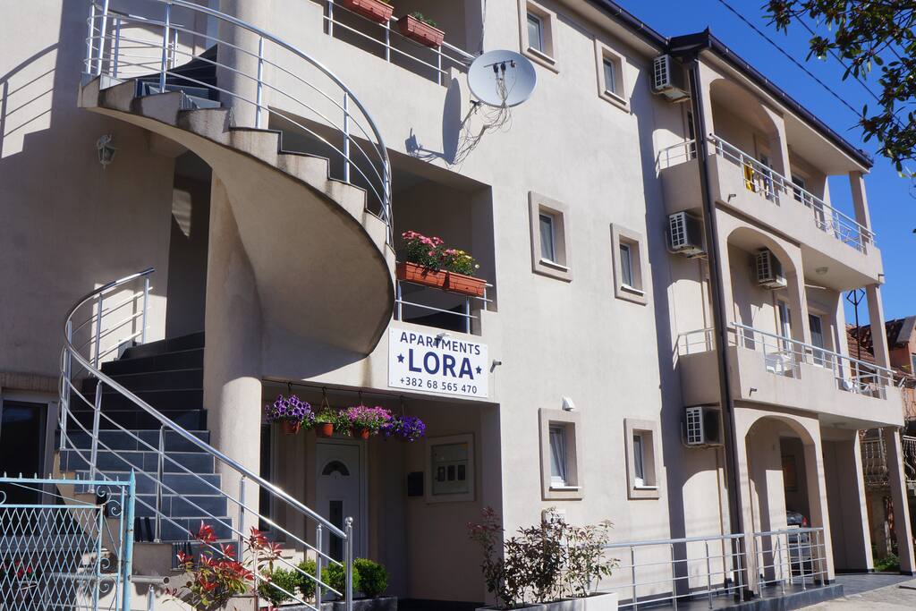 Фасад апарт-отеля Apartments LORA