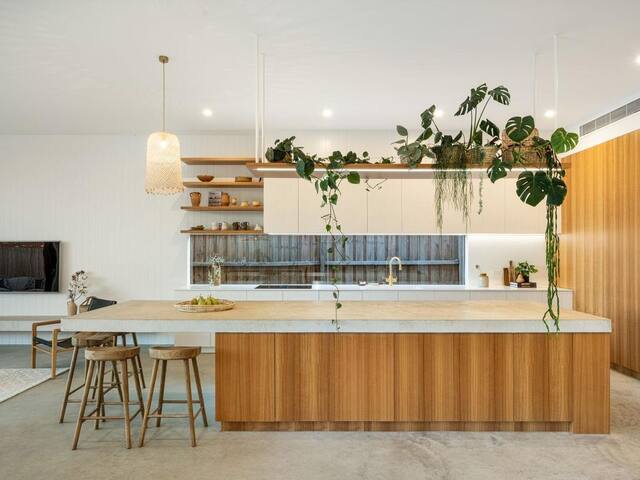 LUXE Poolside living, in the heart of Flinders gallery image 5