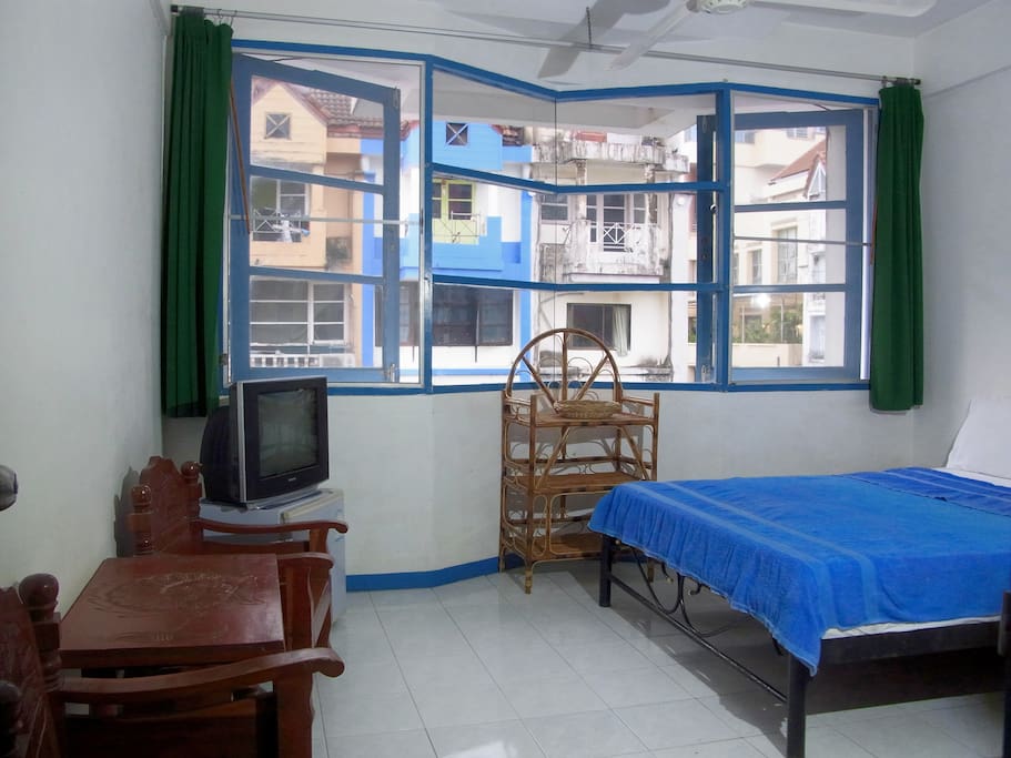 Comfort double room with fan, private bathroom, TV and fridge