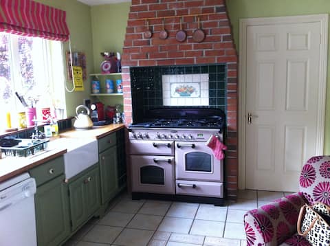 Large 4 bed-house - A home away from home