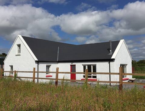 Casa Ceoil - tranquil country setting by Ennis