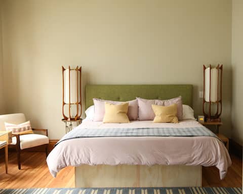 Creole Cottage Suite by the Streetcar