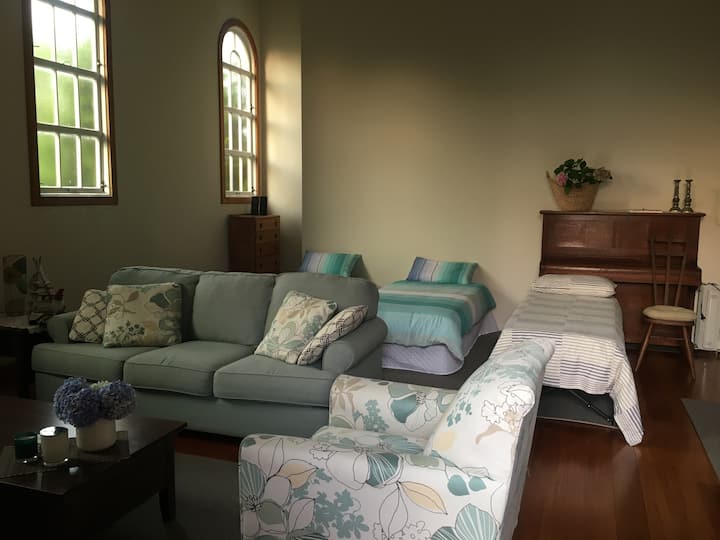 Set up for 5 guests, our normal set up plus the extra bed.  Please note this is only available on request.