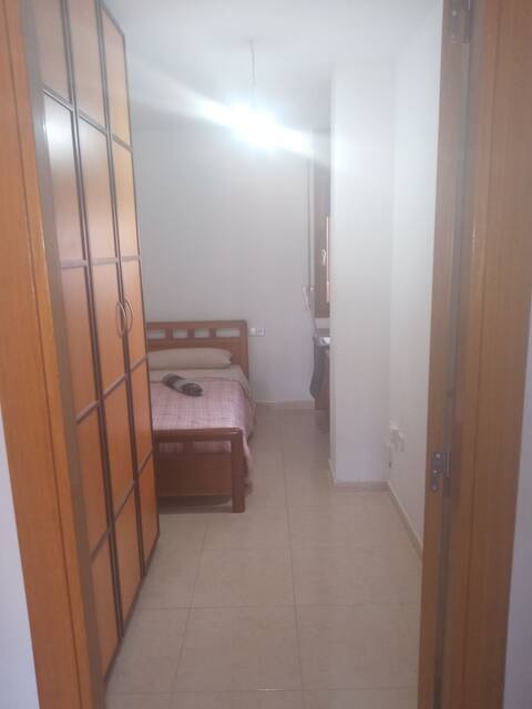 Private room in Solsona a couple of minutes from two supermarkets and 10 minutes from downtown.