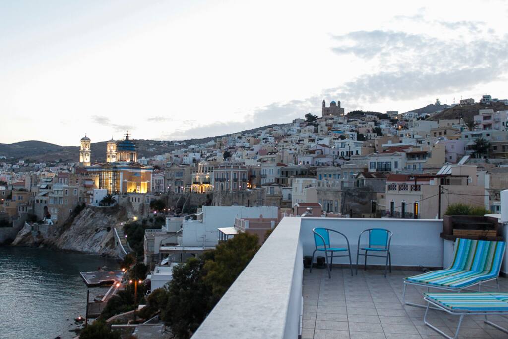 Από τη βεράντα του σπιτιού, η θέα και η θάλασσα. The view and the sea from the big veranda.