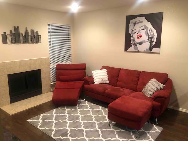 LUXURY 2 BED, 2 BATH IN DOWNTOWN/DEEP ELLUM AREA
