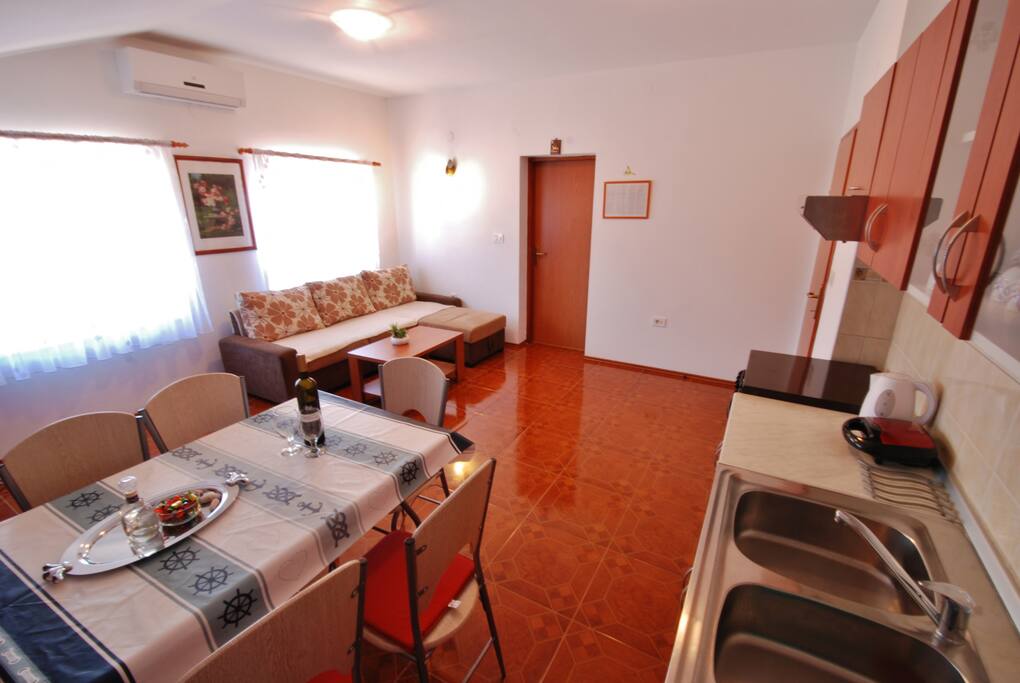 Living room/kitchen