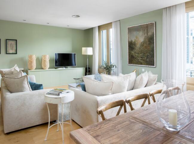 Style Exclusive apartment with views to Casa Mila gallery image 4