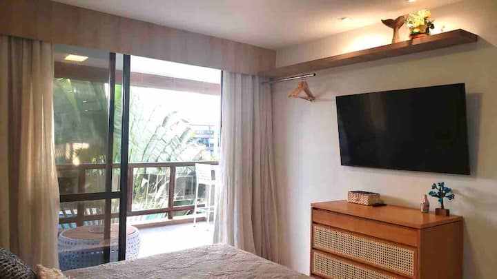 Ლურჯი ოთახი, რომელიც უაი-ვაის ულამაზეს ლანდშაფტს გადაჰყურებს 