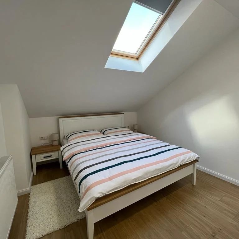 ห้องนอนพร้อมเตียงคู่