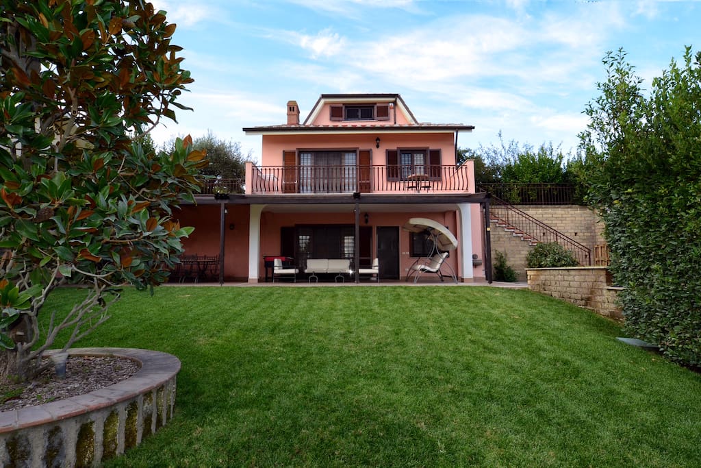 Vista giardino e patio