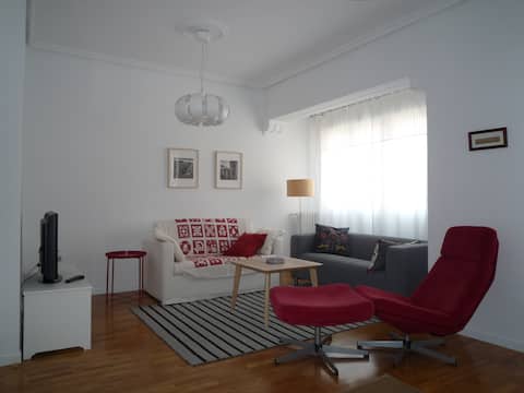 BRIGHT, COZY AND IN DOWNTOWN
