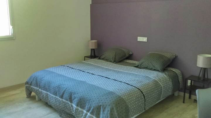 Ch lilas, lit double 180