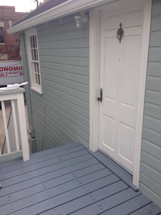 Private Entrance w/Spacious Upper Deck