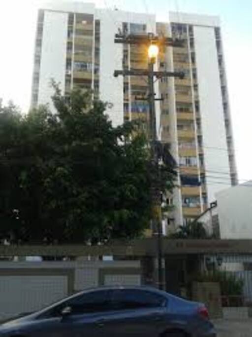 o tamanho do prédio, outra foto da fachada.
