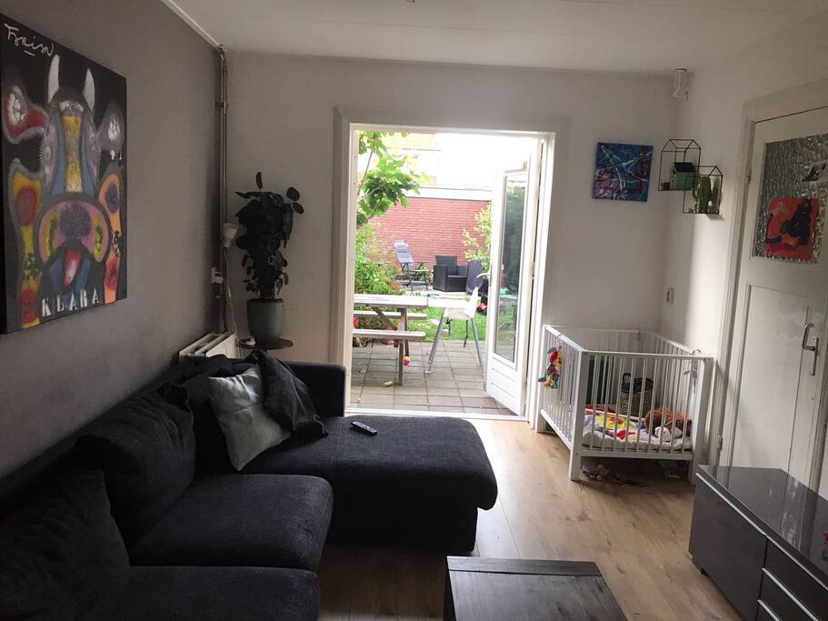 Woonkamer en tuin