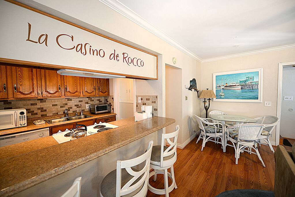 Living Area Bar & Dining