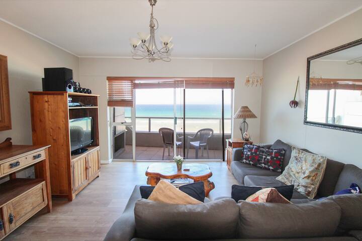 Seaspray, Blouberg Beachfront (2bedr, 2bathr) gallery image 4