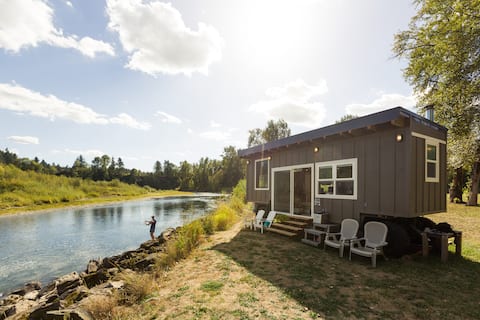 Tiny River House on Clackamas River