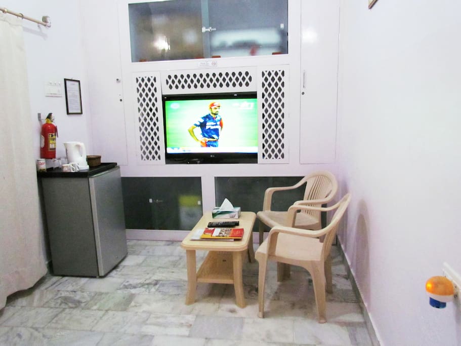 TV/Refrigerator/Tea/Coffee station