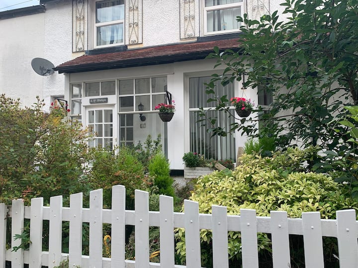 Tree Cottage Garden Apartment Apartments for Rent in Conwy Principal