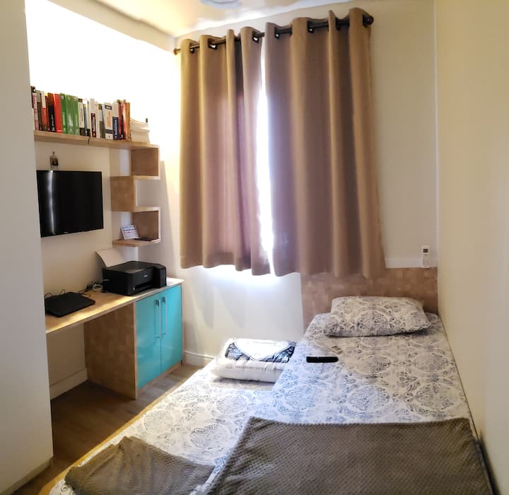 Bedroom with twin bed (plus an extra mattress that can be accommodated in the double bedroom or living room)